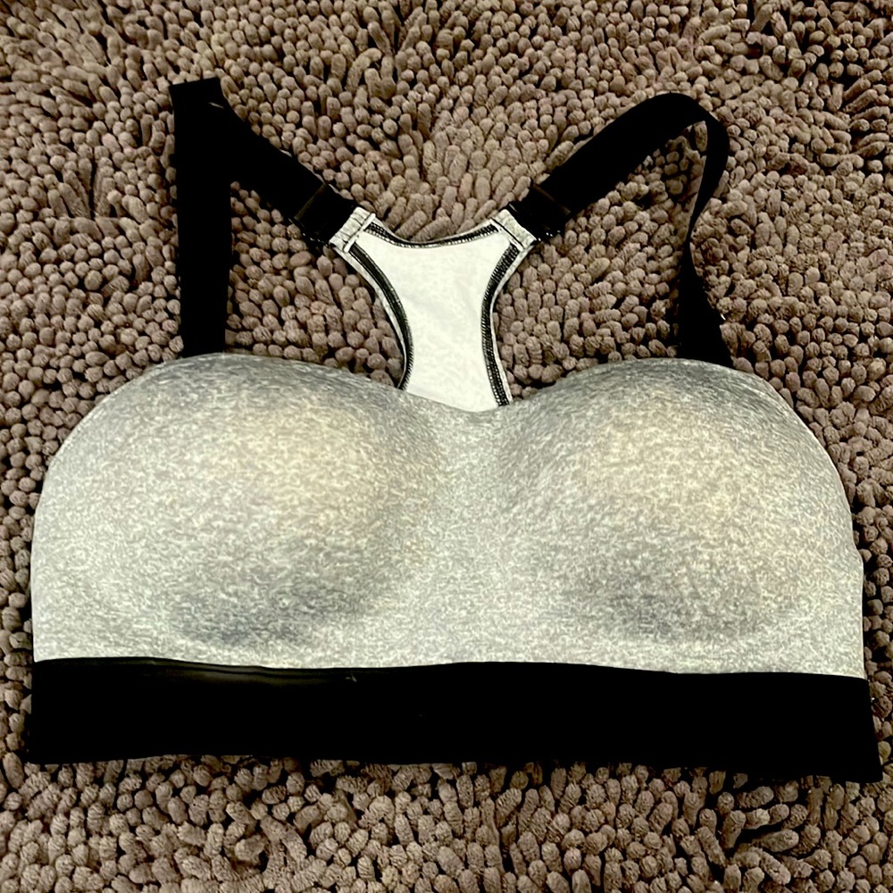 VS pink bra